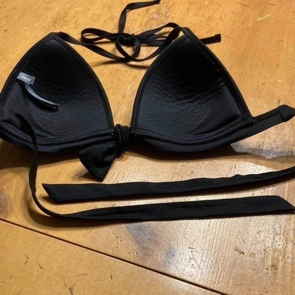 Aerie Black Halter Triangle Bikini Top Padded Knot Front‎ Size Medium